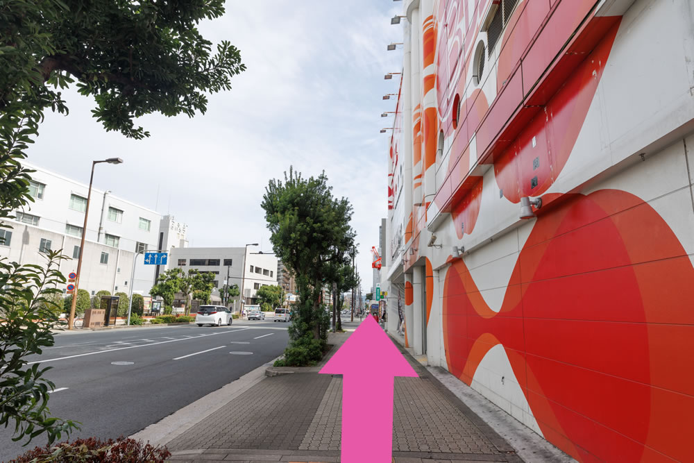 ④鶴見通り沿いにまっすぐ進みます