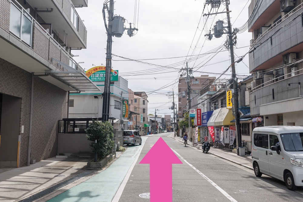 ⑥まっすぐ進みます